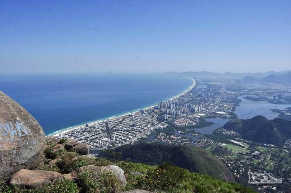 Barra da Tijuca vista do alto da Pedra da Gavea, no Rio de Janeiro